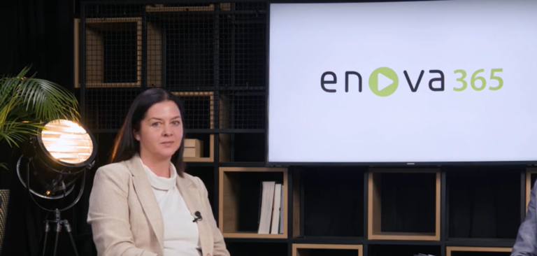 K-Cejza-praca-hybrydowa-enova365-blog